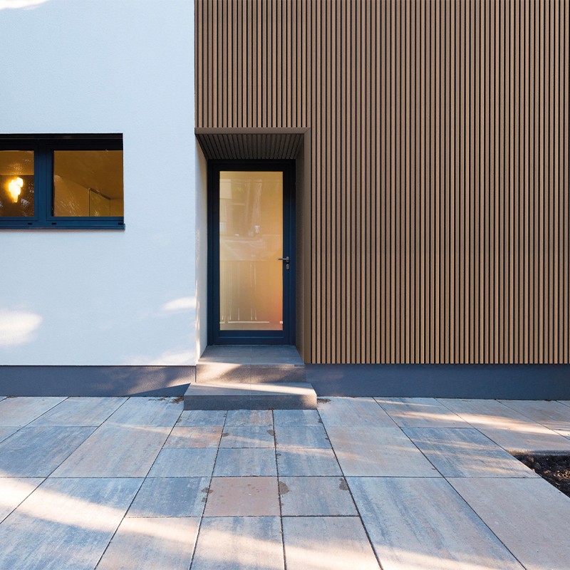 Bardage Claire-voie Composite WEO 35 Teak - 33x170x3600 - realisation 01 - carresol Bardage Claire-voie Composite WEO 35 Teak - 33x170x3600 - realisation 01 - carresol