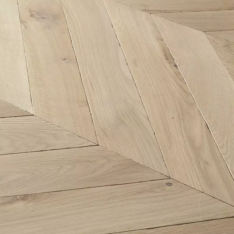 Point de Hongrie Martele Chene Massif Moliere - 20x100x670 - choix rustique - vue de profil - carresol