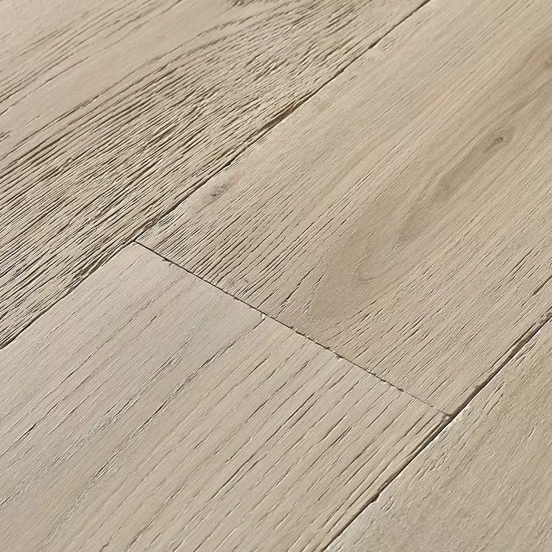 Plancher Martele Chene Massif Moliere - 20x180x600-2200 - choix rustique - realisation 02 - carresol