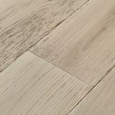 Plancher Martele Chene Massif Moliere - 20x180x600-2200 - choix rustique - realisation 02 - carresol